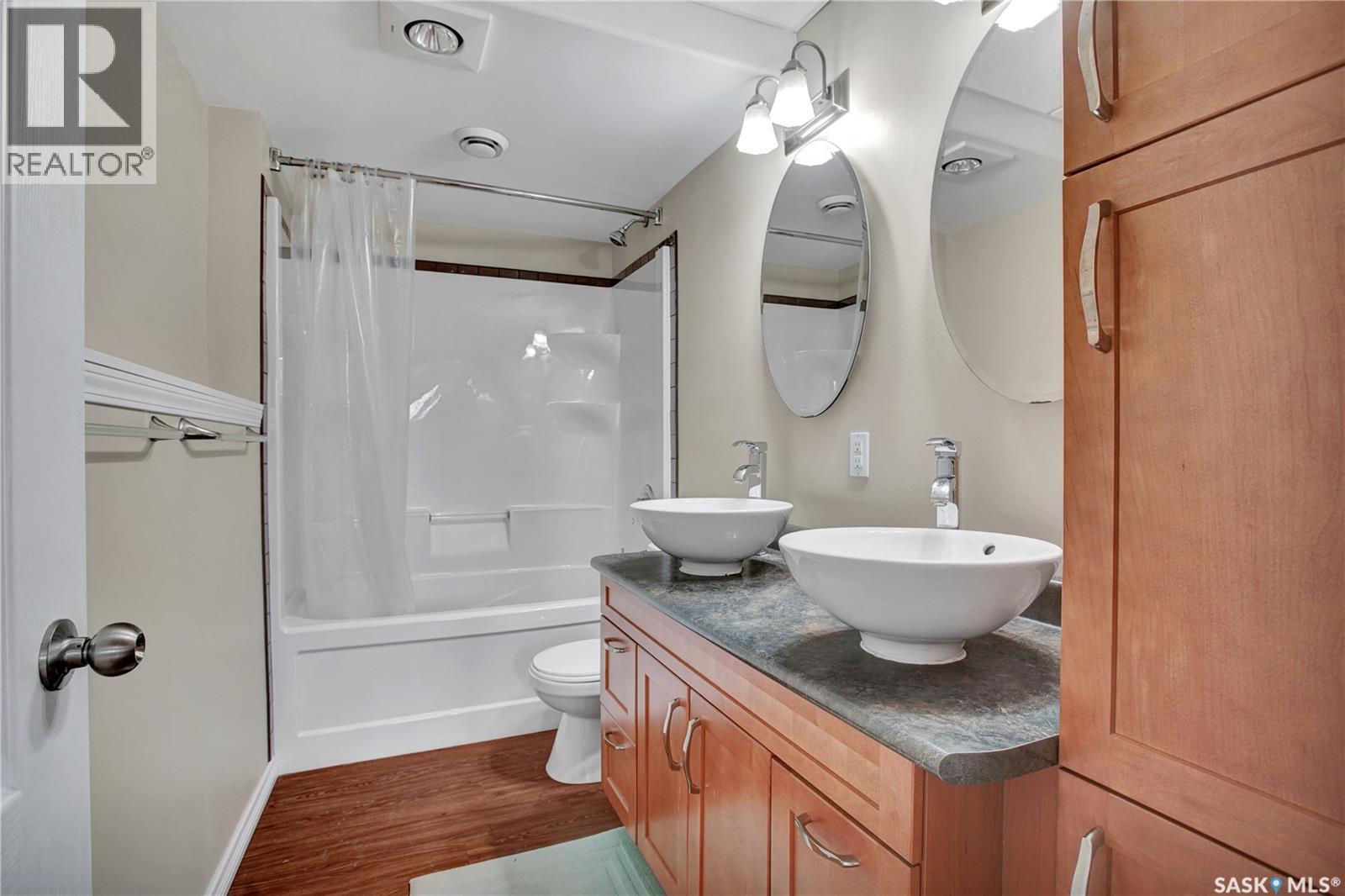 214 Cedar Place, Waldheim, SK - Indoor Photo Showing Bathroom