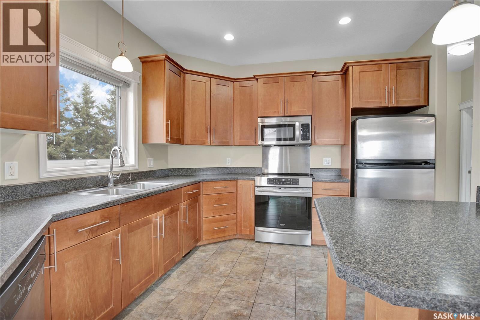 214 Cedar Place, Waldheim, SK - Indoor Photo Showing Kitchen With Double Sink