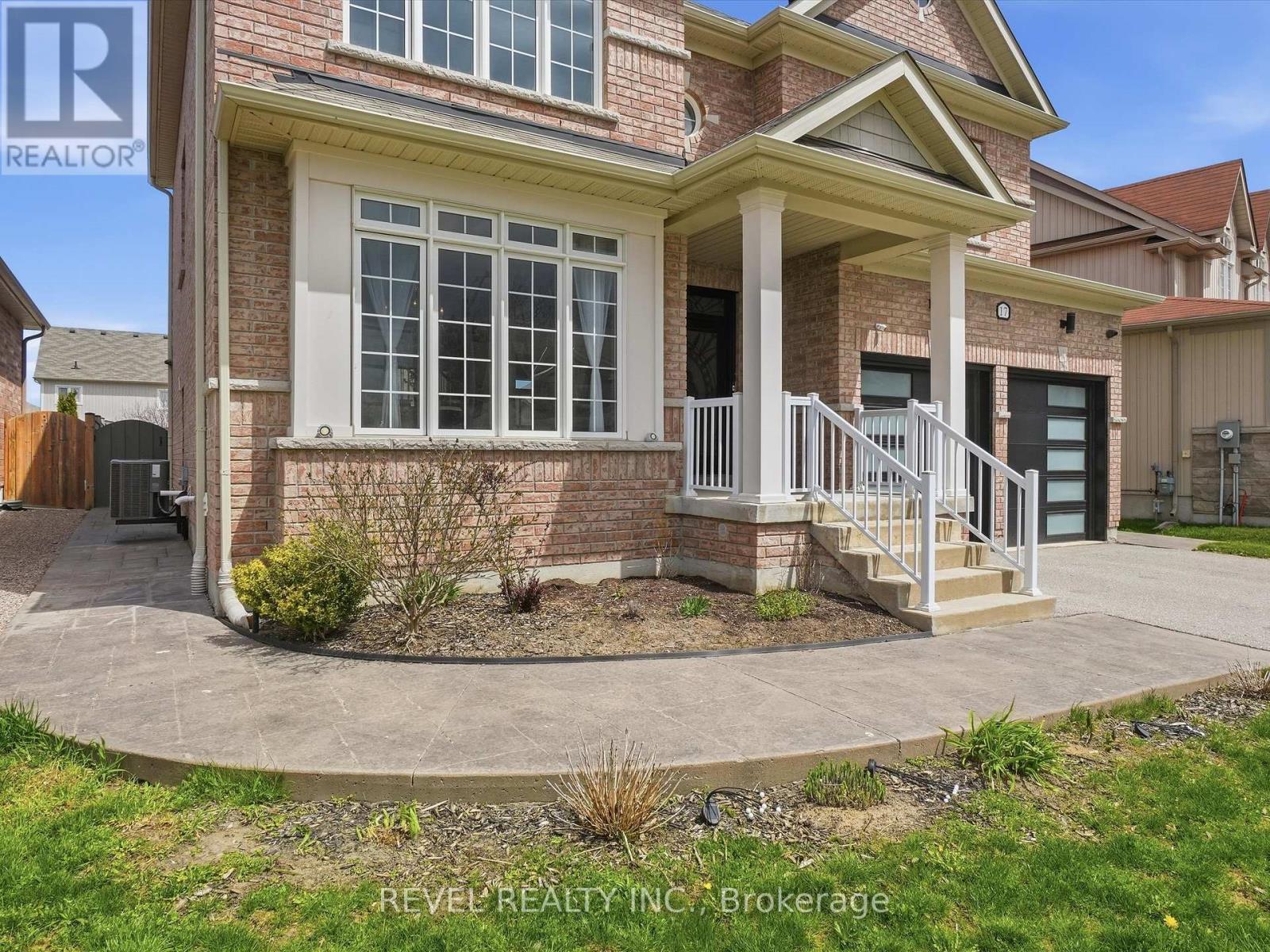17 Mount Crescent, Essa, ON - Outdoor With Facade