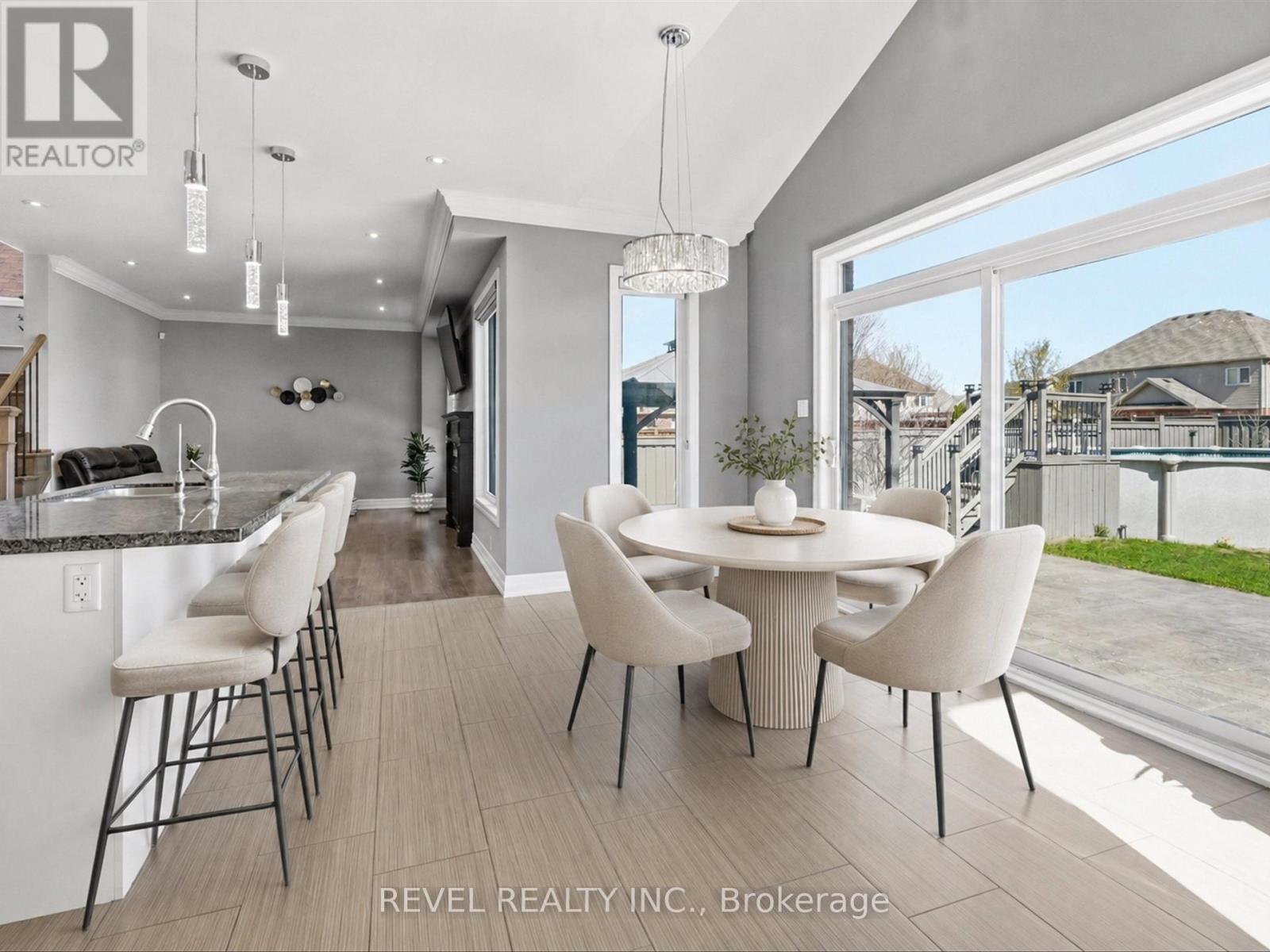 17 Mount Crescent, Essa, ON - Indoor Photo Showing Dining Room
