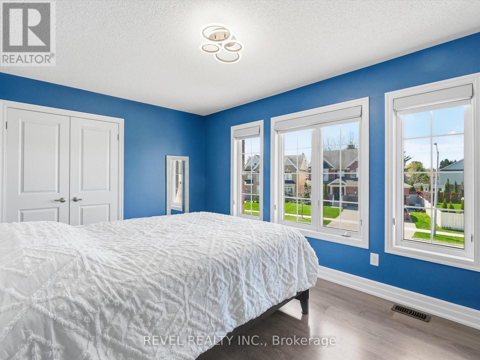 17 Mount Crescent, Essa, ON - Indoor Photo Showing Bedroom