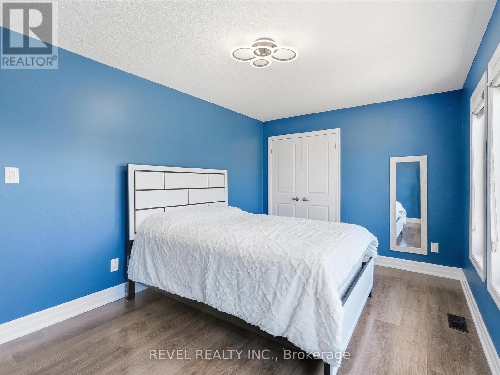 17 Mount Crescent, Essa, ON - Indoor Photo Showing Bedroom