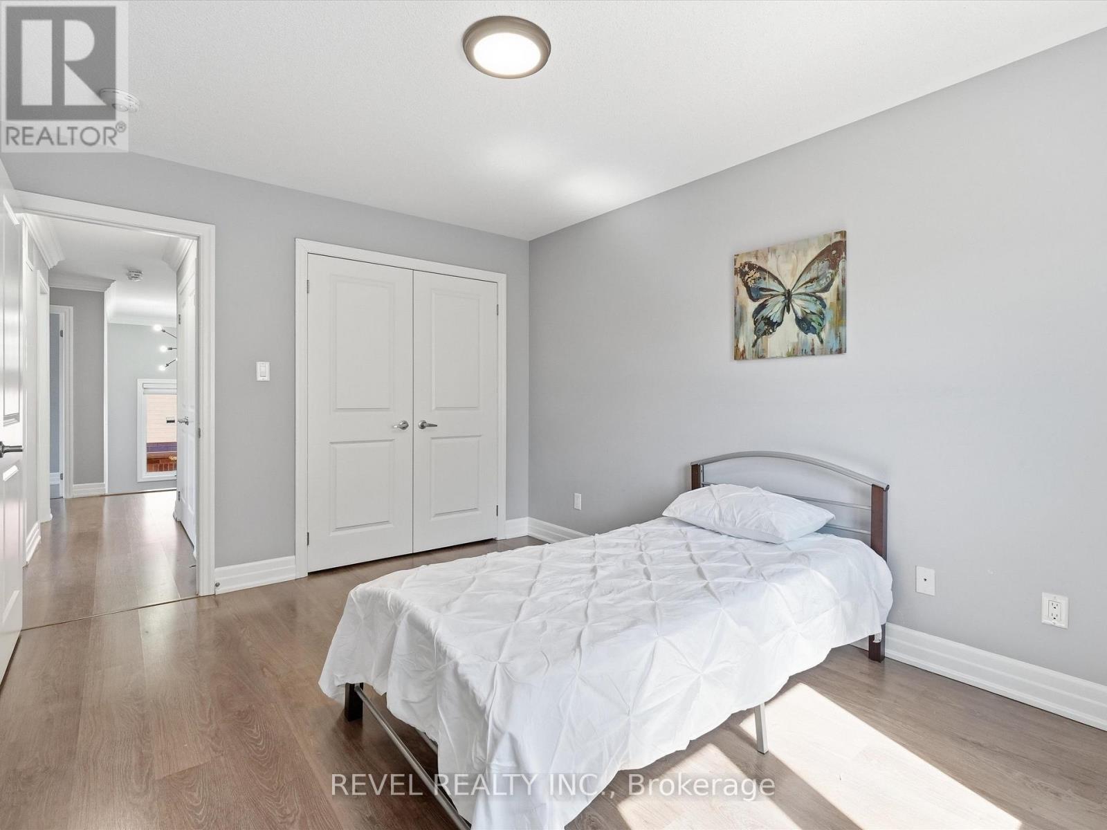 17 Mount Crescent, Essa, ON - Indoor Photo Showing Bedroom