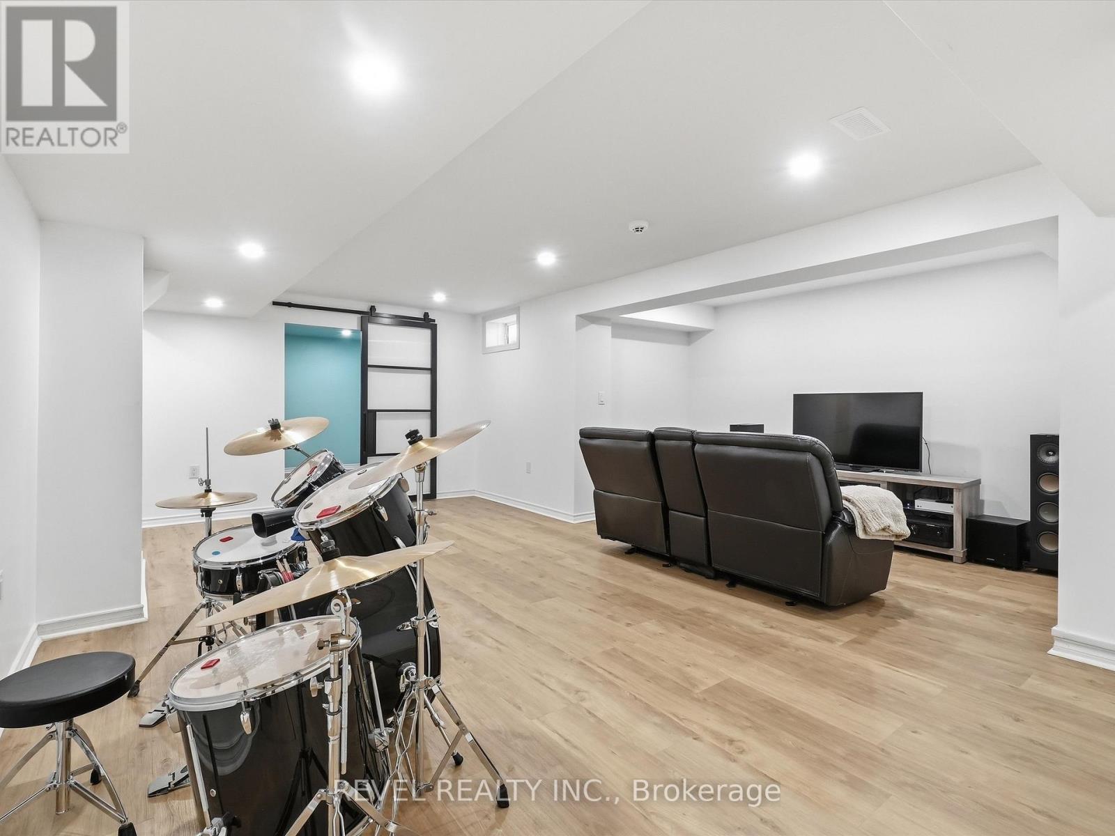 17 Mount Crescent, Essa, ON - Indoor