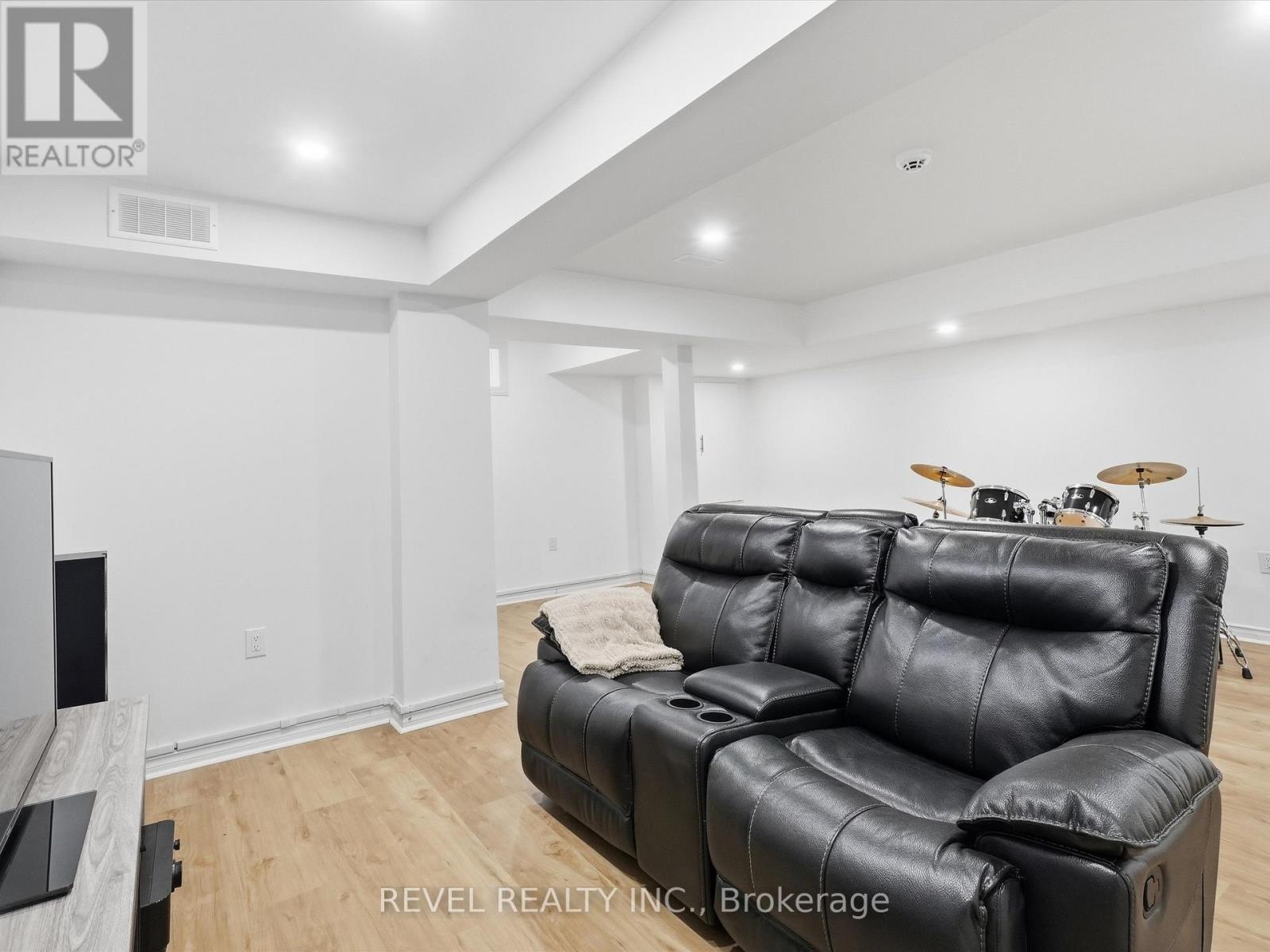17 Mount Crescent, Essa, ON - Indoor