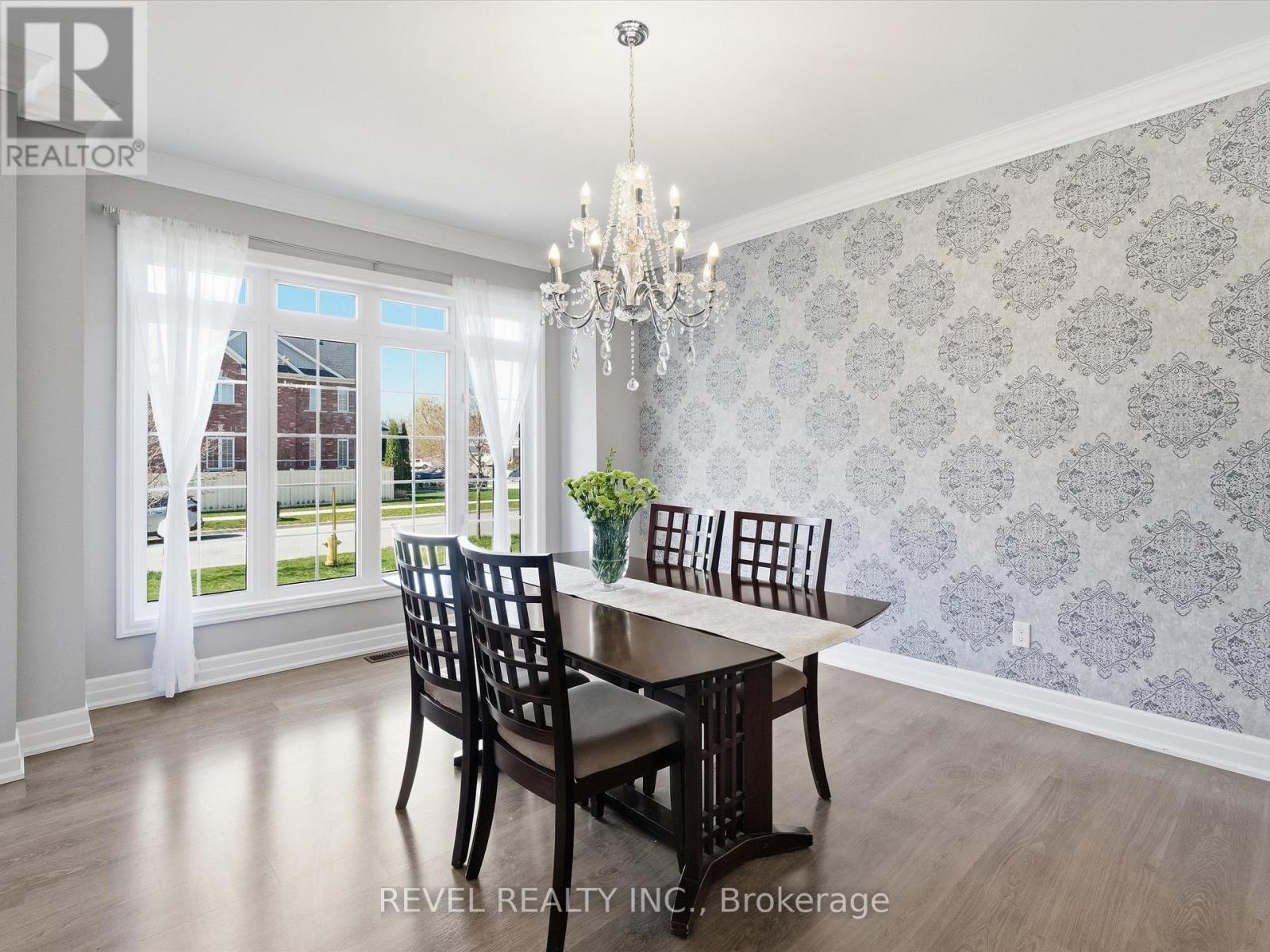 17 Mount Crescent, Essa, ON - Indoor Photo Showing Dining Room