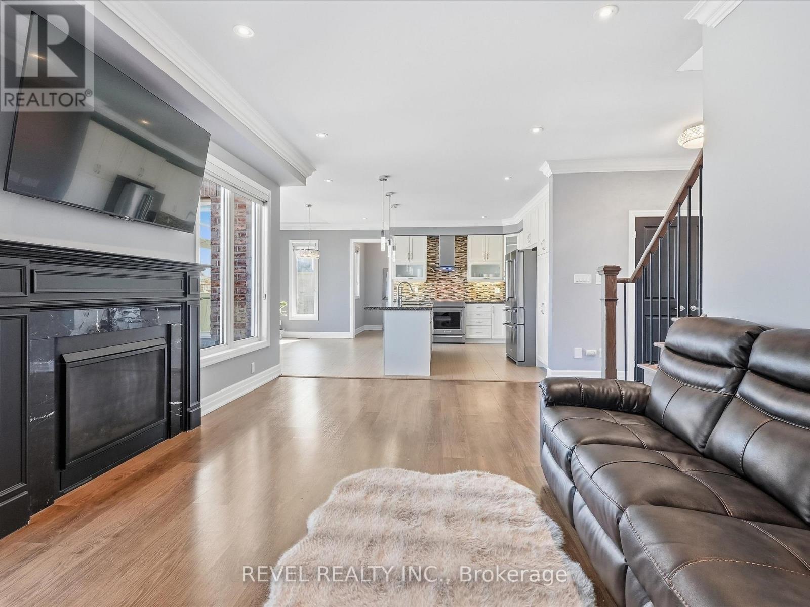 17 Mount Crescent, Essa, ON - Indoor Photo Showing Living Room With Fireplace