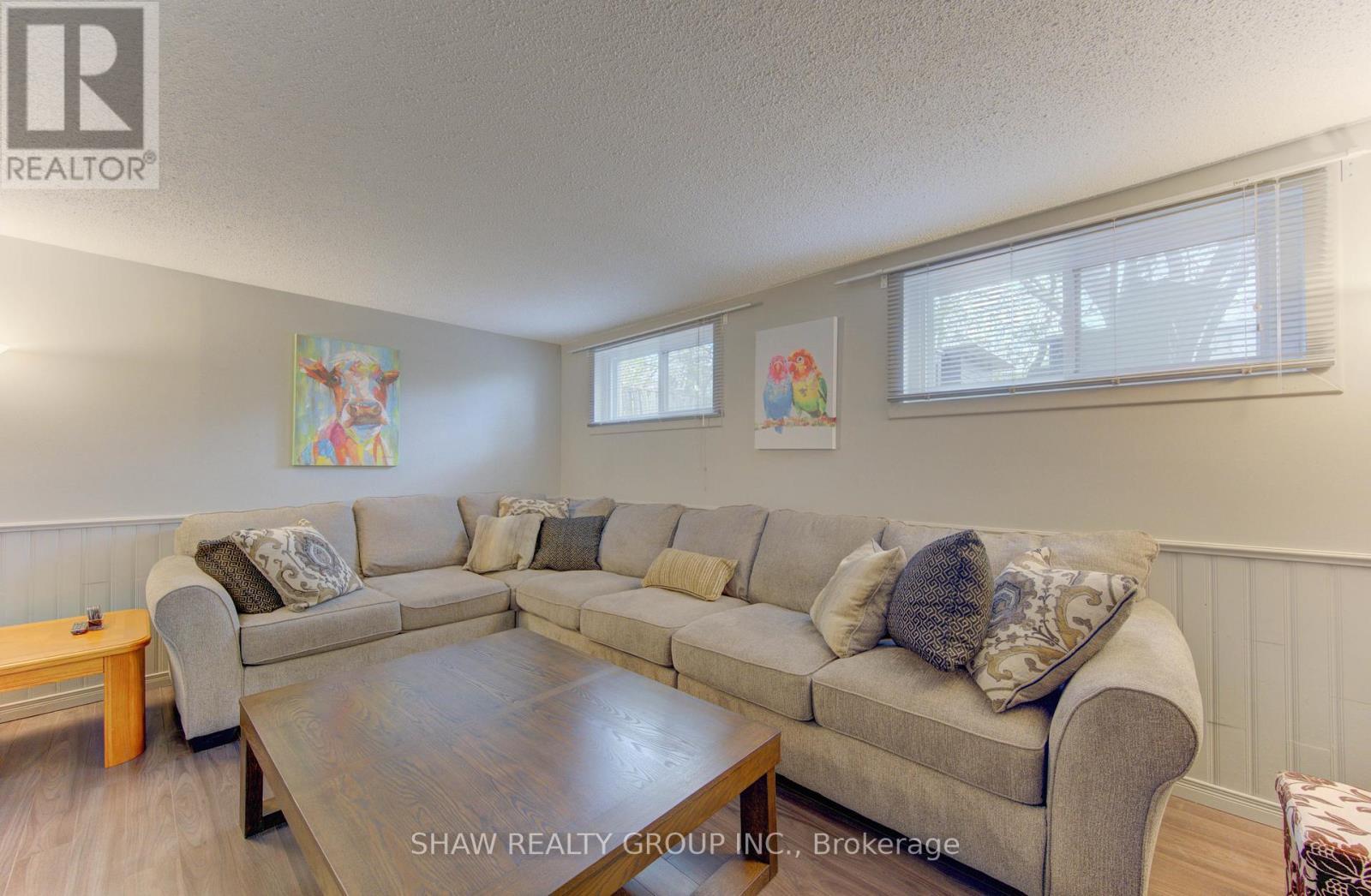 108 Clearwater Crescent, Waterloo, ON - Indoor Photo Showing Living Room