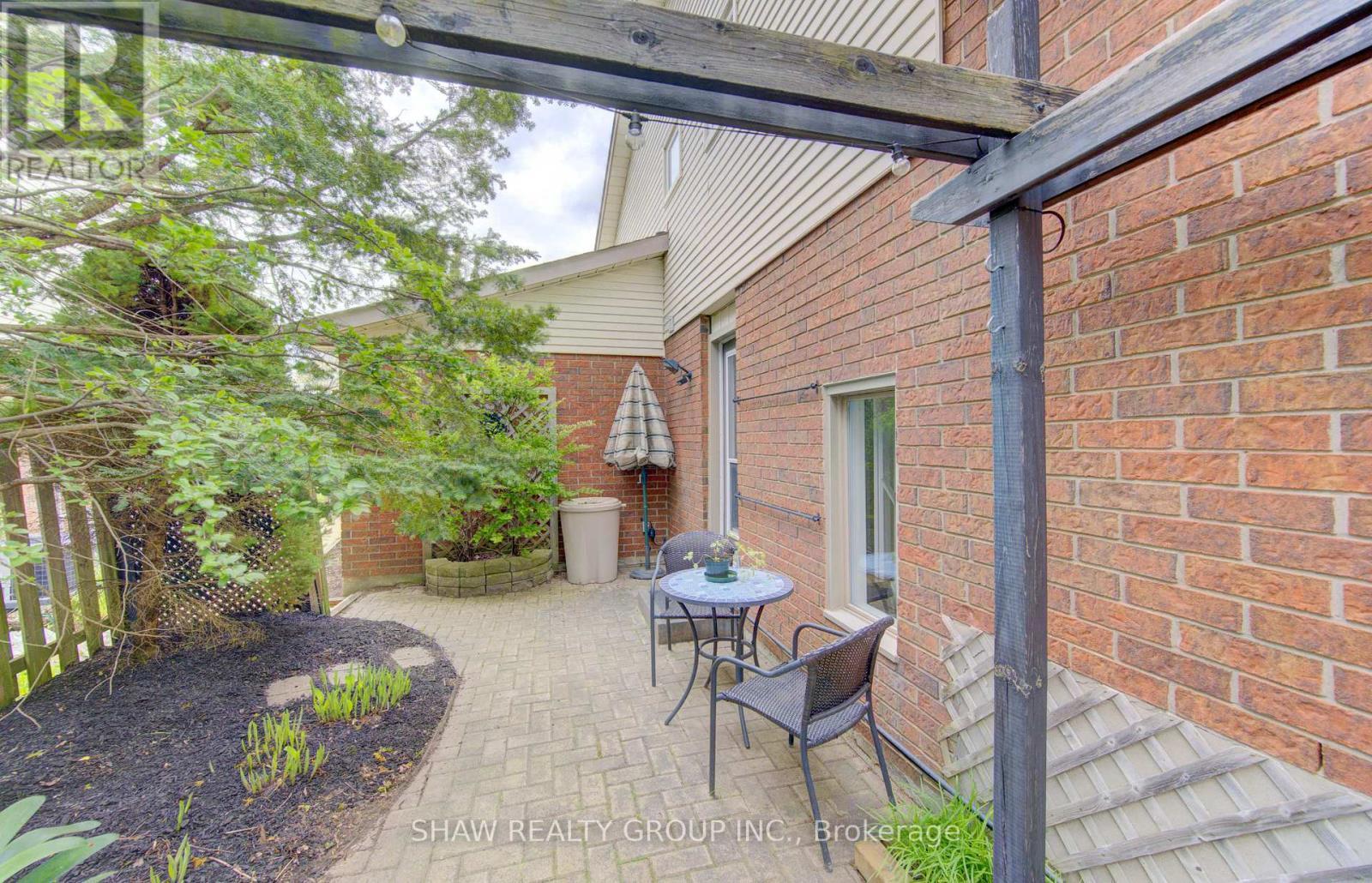 108 Clearwater Crescent, Waterloo, ON - Outdoor With Exterior