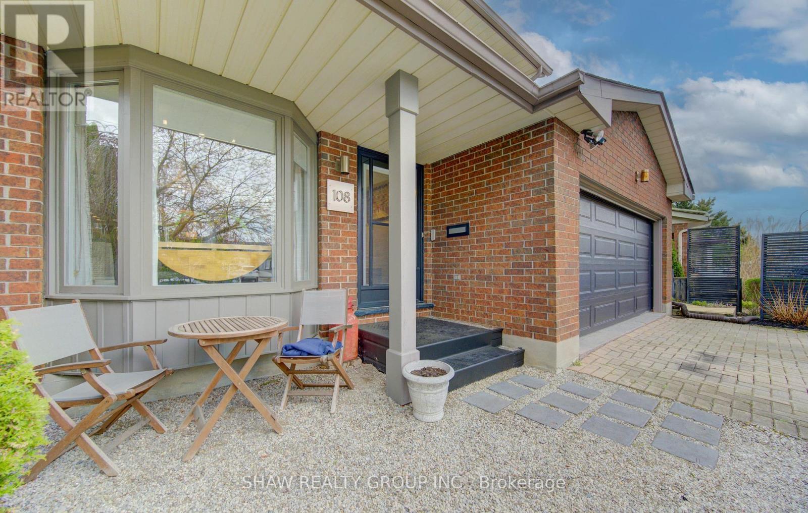 108 Clearwater Crescent, Waterloo, ON - Outdoor With Exterior