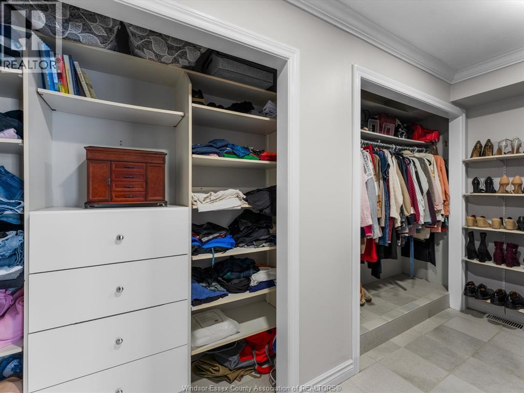 19050 Peninsula Street, Lakeshore, ON - Indoor With Storage
