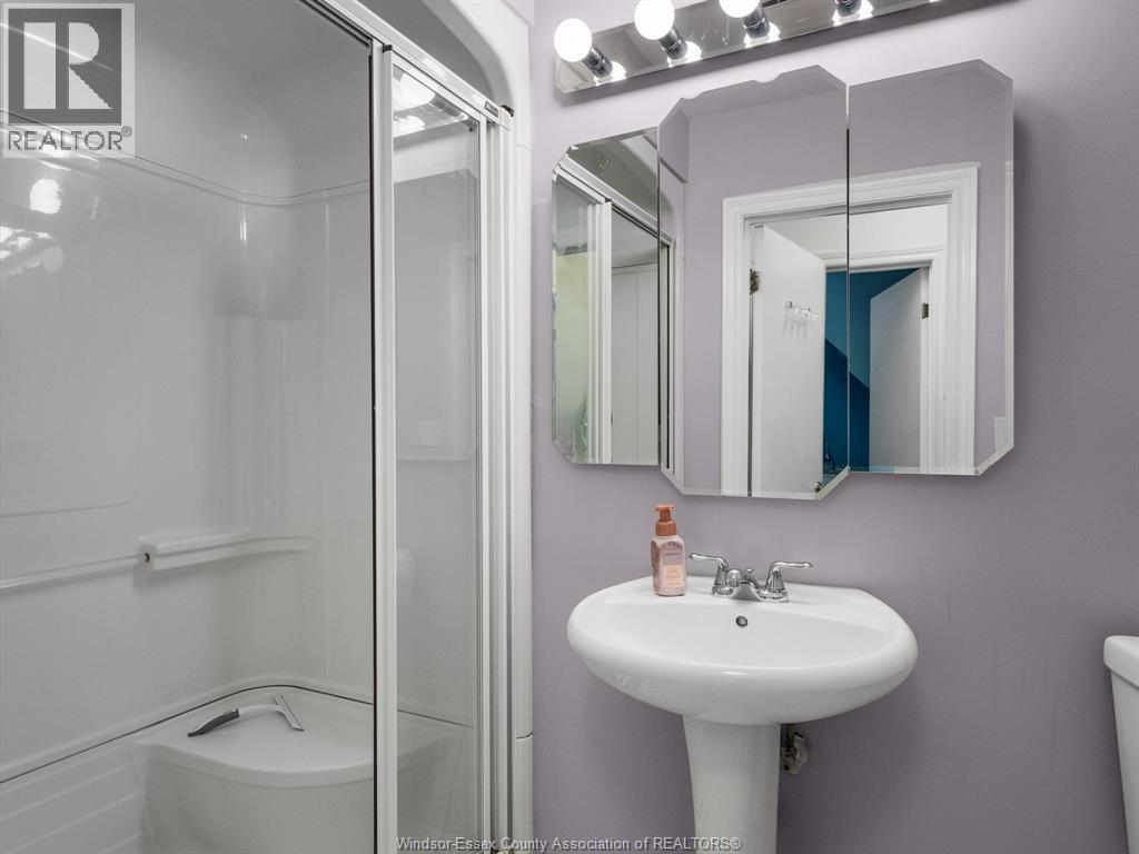 19050 Peninsula Street, Lakeshore, ON - Indoor Photo Showing Bathroom