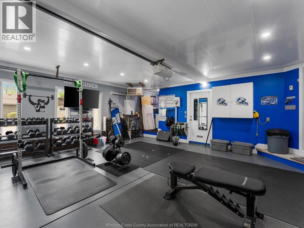 19050 Peninsula Street, Lakeshore, ON - Indoor Photo Showing Gym Room