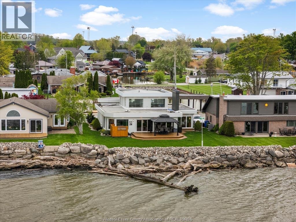 19050 Peninsula Street, Lakeshore, ON - Outdoor With Body Of Water