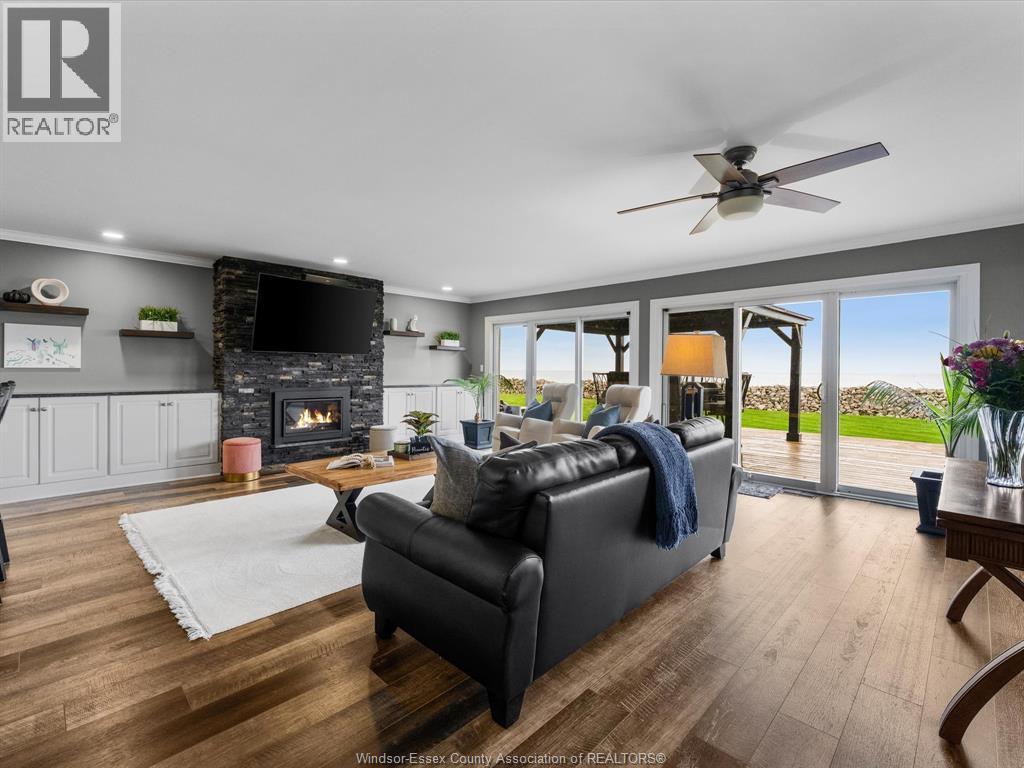 19050 Peninsula Street, Lakeshore, ON - Indoor Photo Showing Living Room With Fireplace
