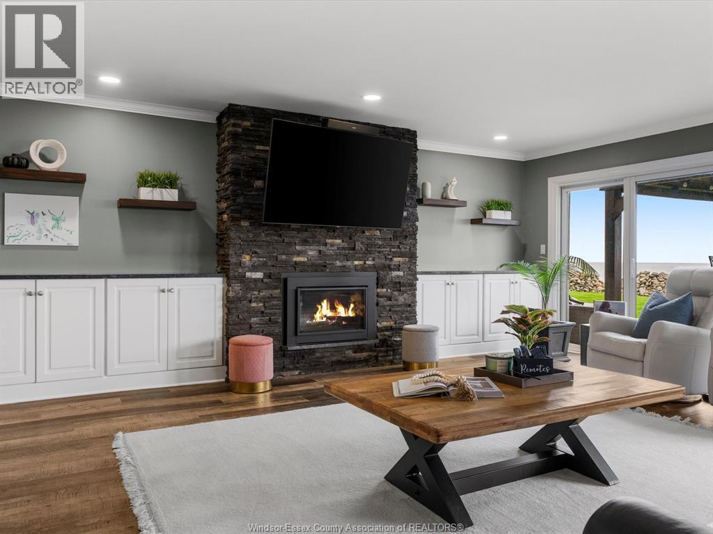 19050 Peninsula Street, Lakeshore, ON - Indoor Photo Showing Living Room With Fireplace