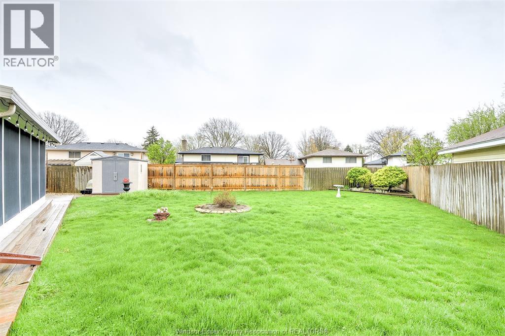 9445 Alten Drive, Windsor, ON - Outdoor With Backyard