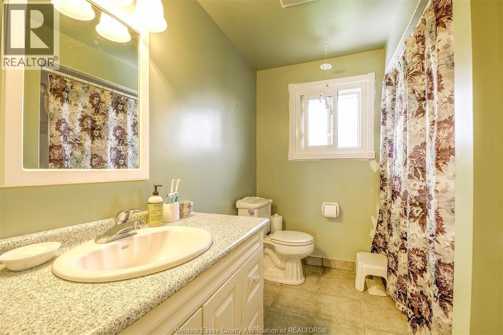 9445 Alten Drive, Windsor, ON - Indoor Photo Showing Bathroom