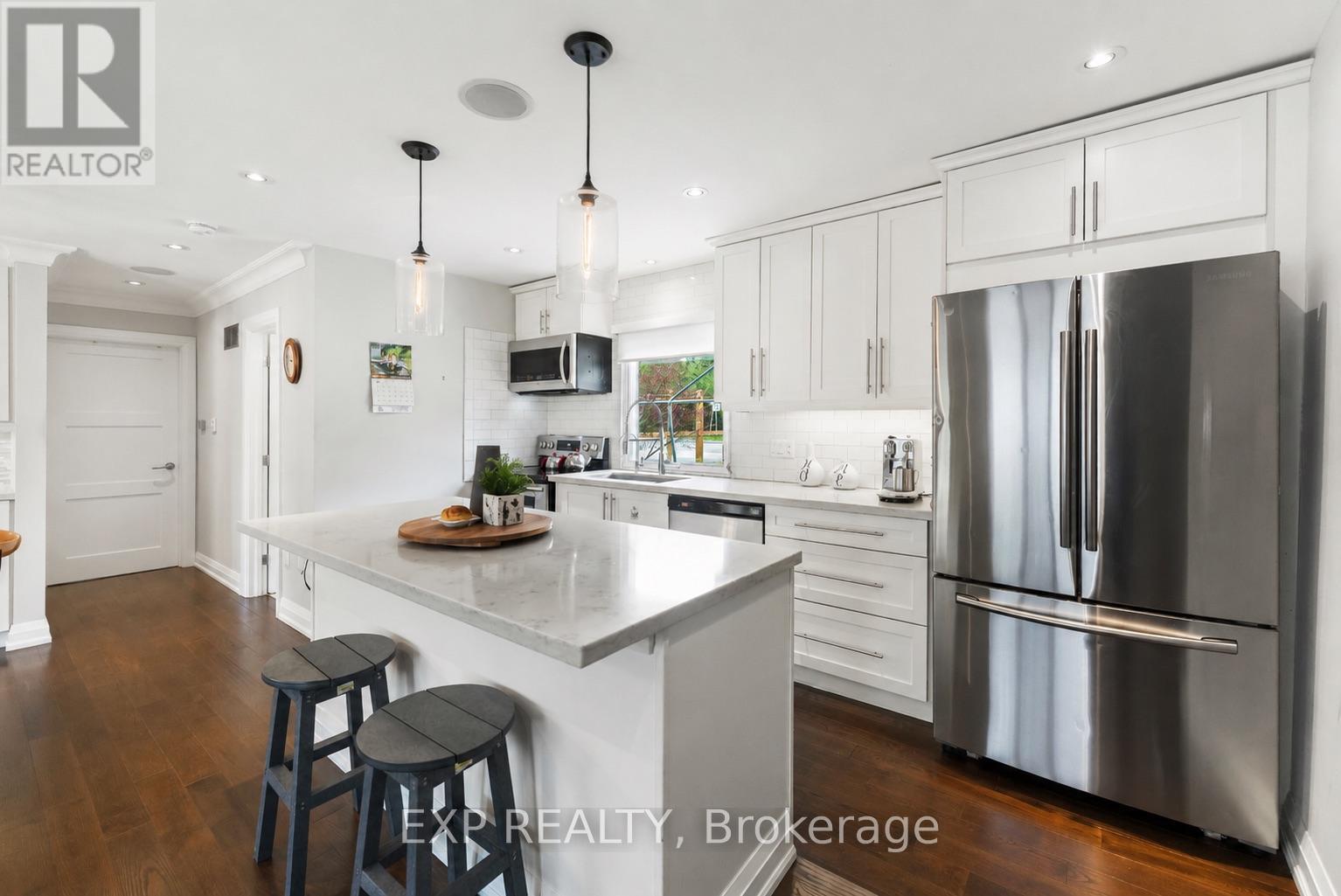 58 Rutledge Road, Mississauga, ON - Indoor Photo Showing Kitchen With Upgraded Kitchen