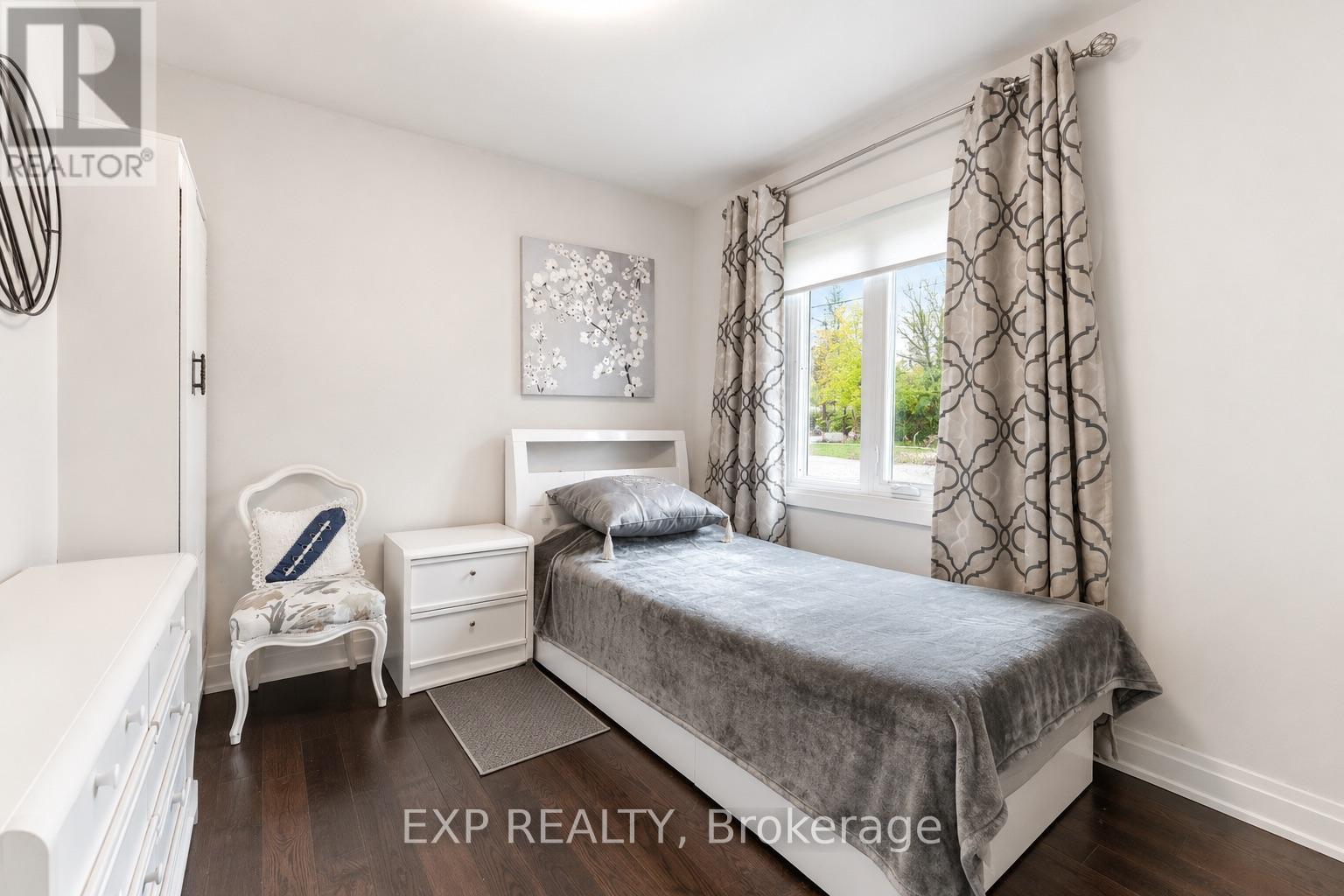 58 Rutledge Road, Mississauga, ON - Indoor Photo Showing Bedroom