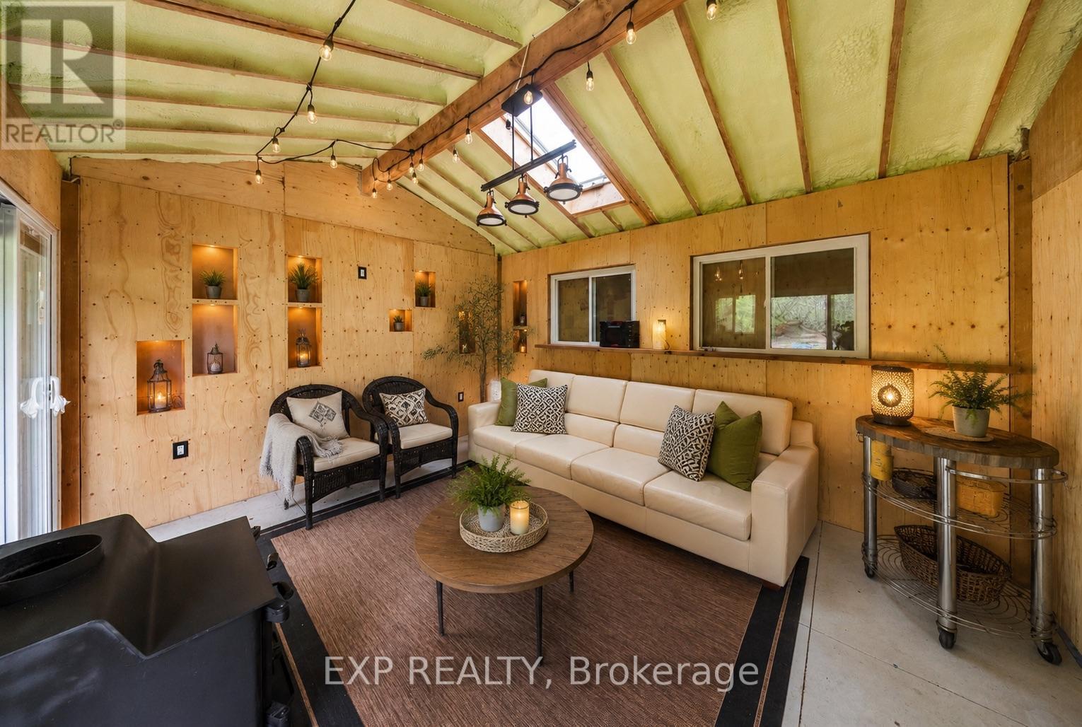 58 Rutledge Road, Mississauga, ON - Indoor Photo Showing Living Room