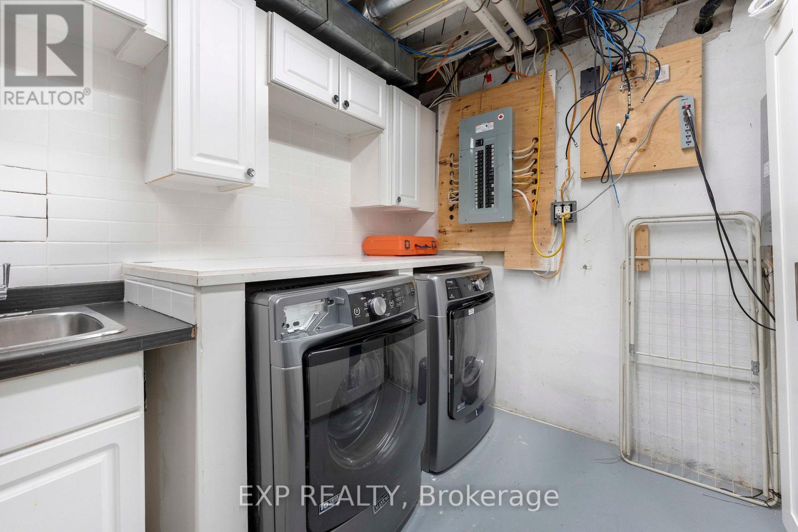 58 Rutledge Road, Mississauga, ON - Indoor Photo Showing Laundry Room