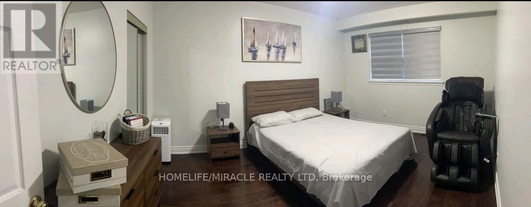 3528 Laddie Crescent, Mississauga, ON - Indoor Photo Showing Bedroom