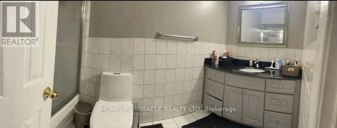 3528 Laddie Crescent, Mississauga, ON - Indoor Photo Showing Bathroom