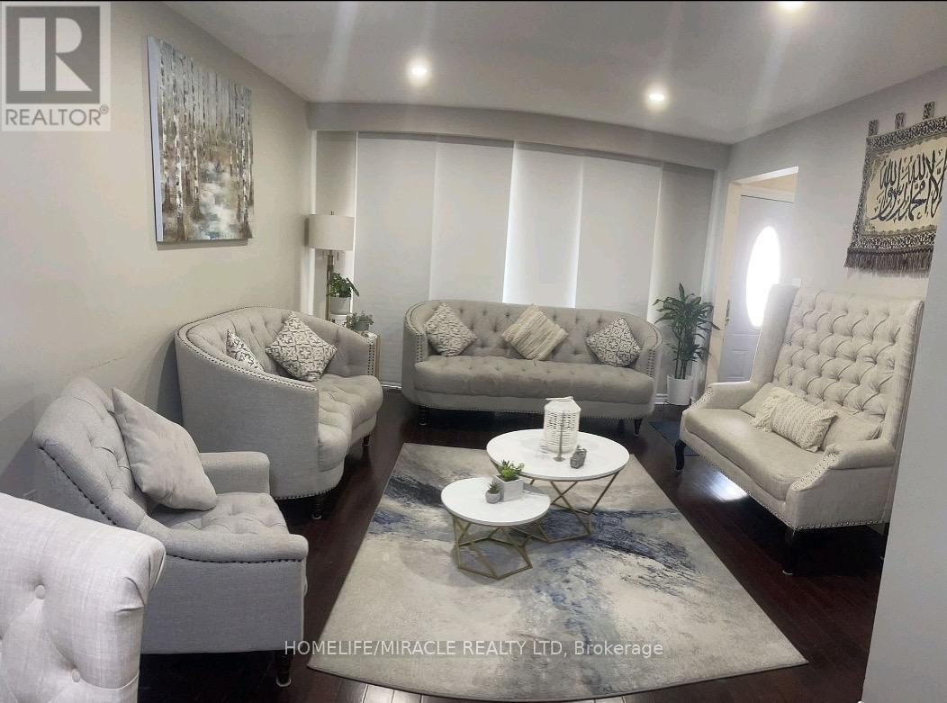 3528 Laddie Crescent, Mississauga, ON - Indoor Photo Showing Living Room