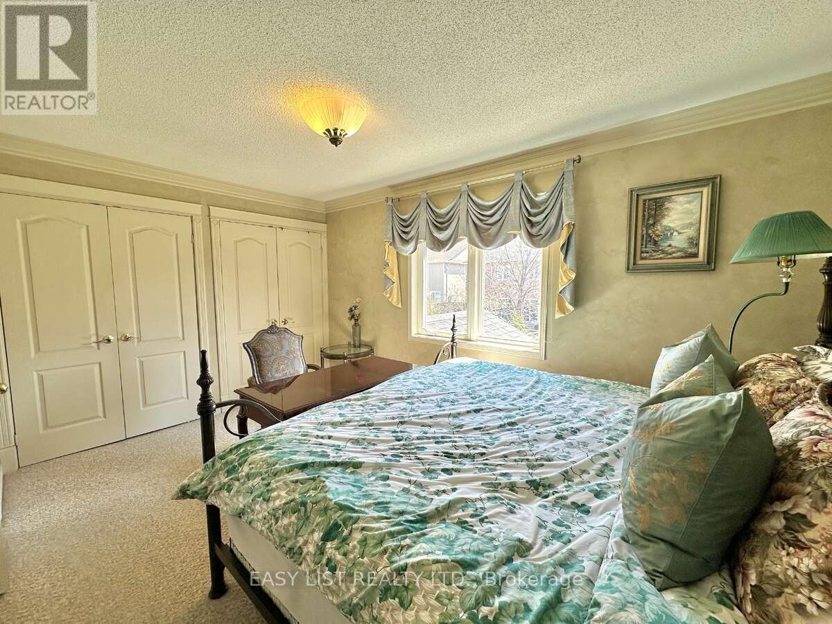 1104 Carding Mill Place, Mississauga, ON - Indoor Photo Showing Bedroom