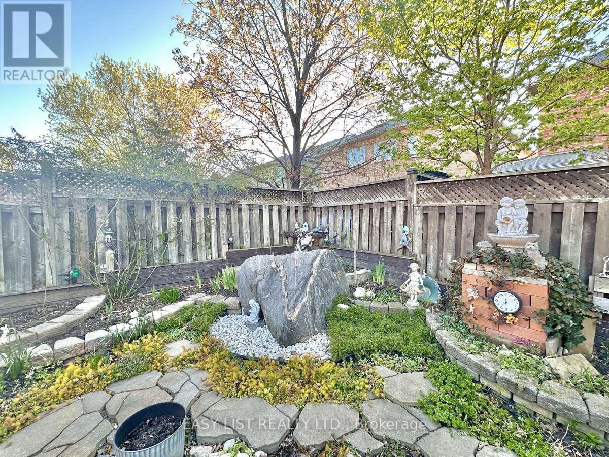 1104 Carding Mill Place, Mississauga, ON - Outdoor
