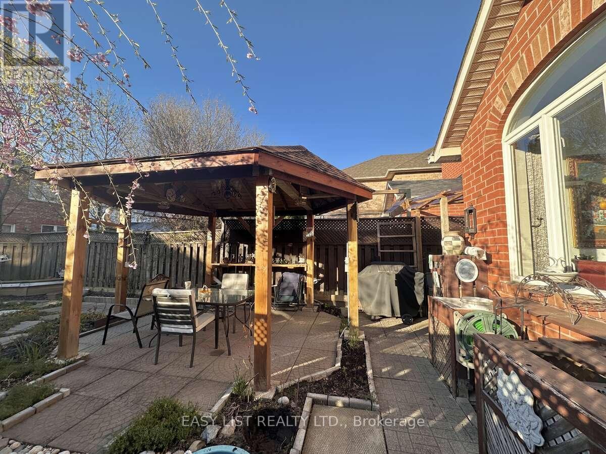 1104 Carding Mill Place, Mississauga, ON - Outdoor