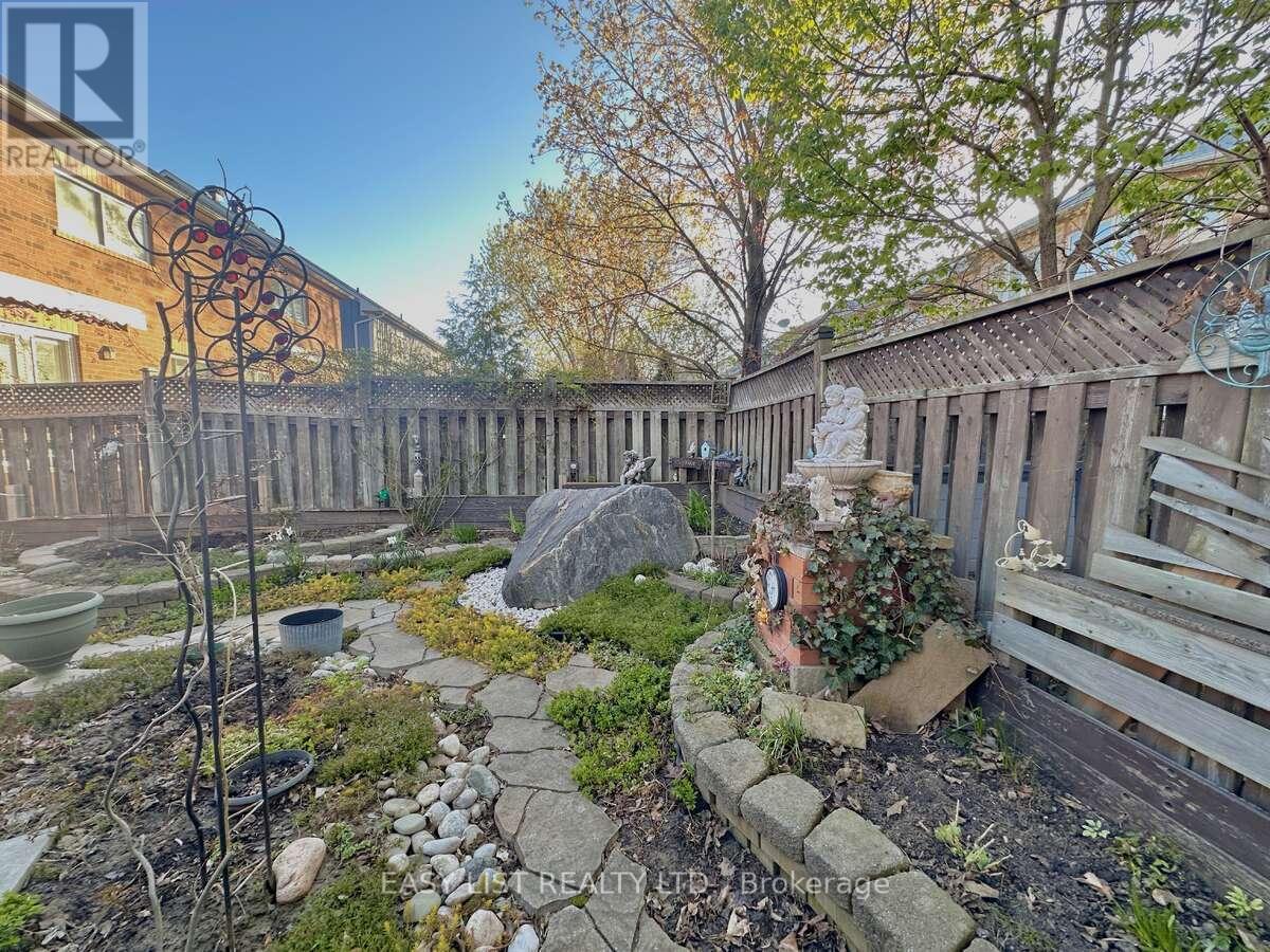 1104 Carding Mill Place, Mississauga, ON - Outdoor