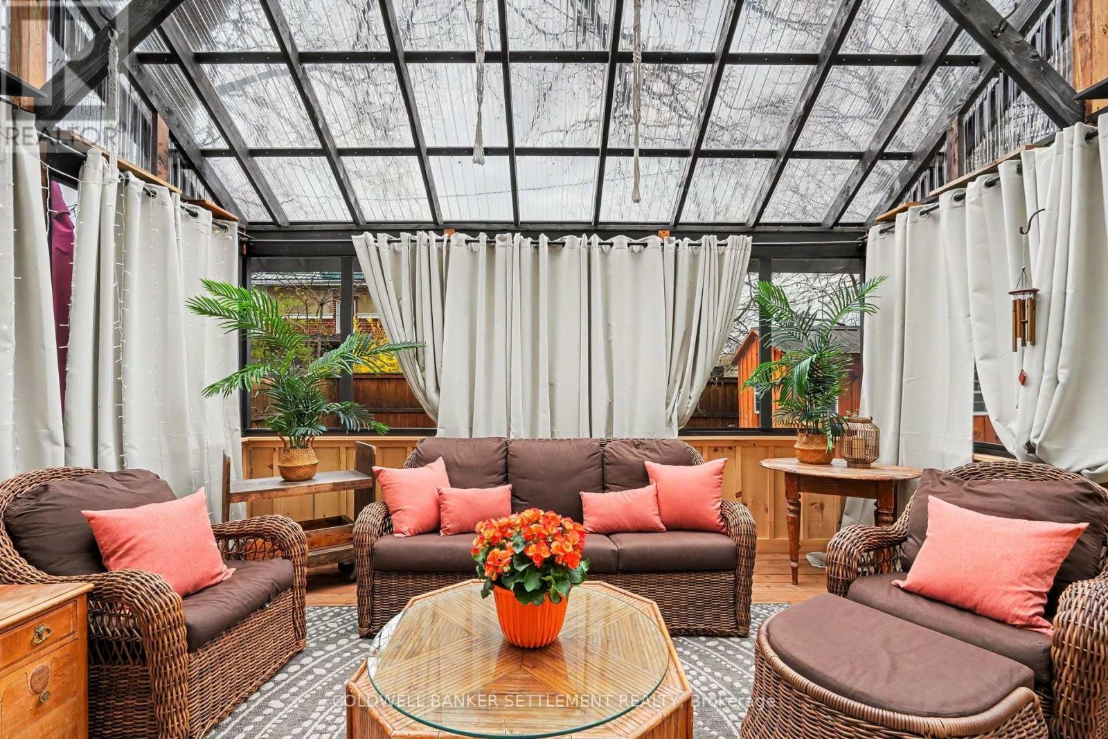 Gorgeous screened sunroom escape. - 1 Burchell Boulevard, Perth, ON - Indoor Photo Showing Living Room