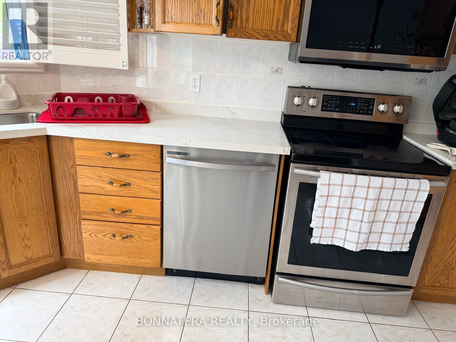 5471 Whitehorn Avenue, Mississauga, ON - Indoor Photo Showing Kitchen