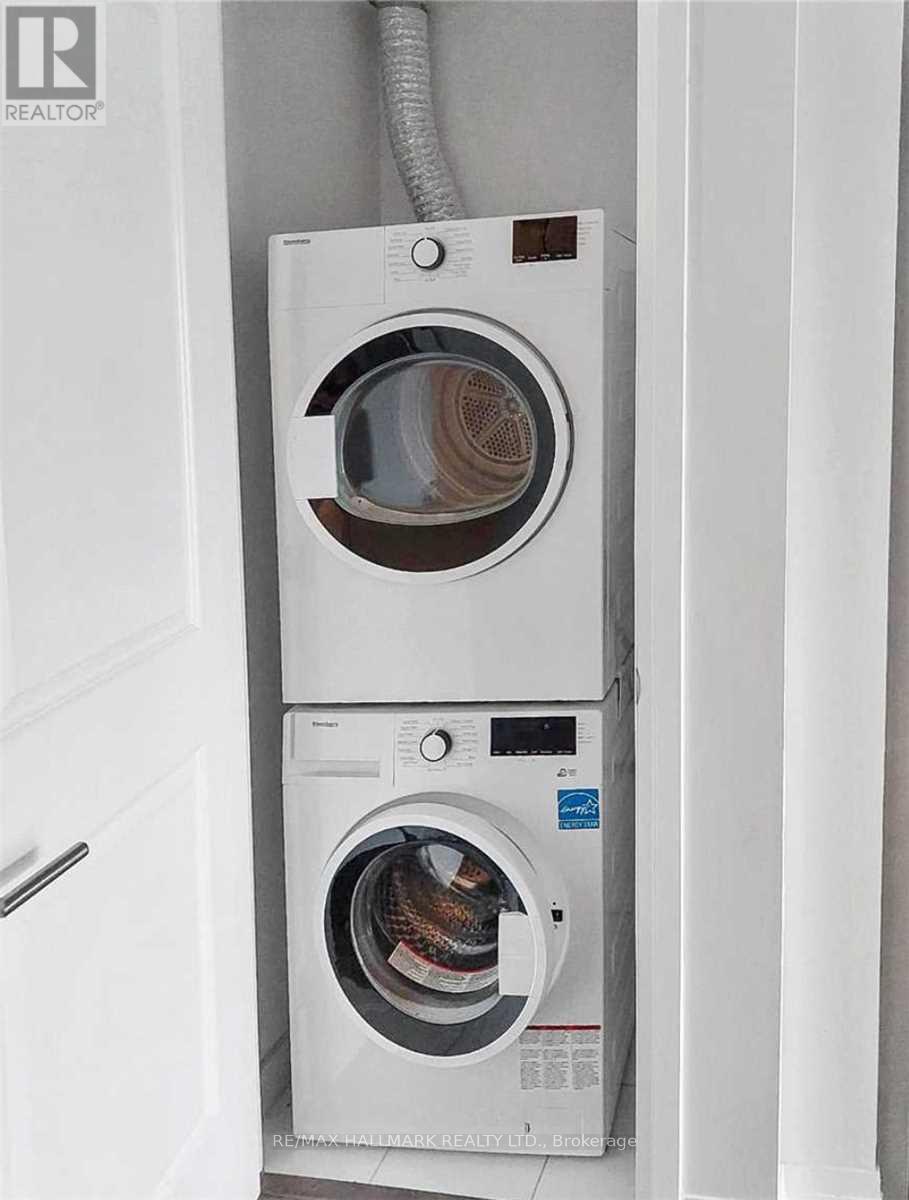 417 - 2301 Danforth Avenue, Toronto, ON - Indoor Photo Showing Laundry Room