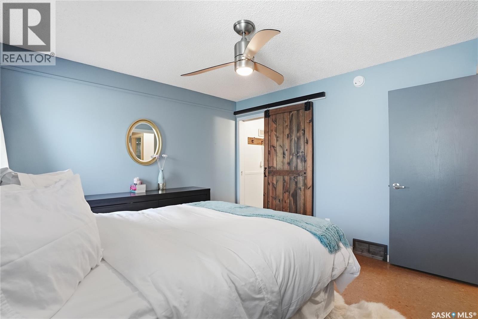 606 Hogg Crescent, Saskatoon, SK - Indoor Photo Showing Bedroom