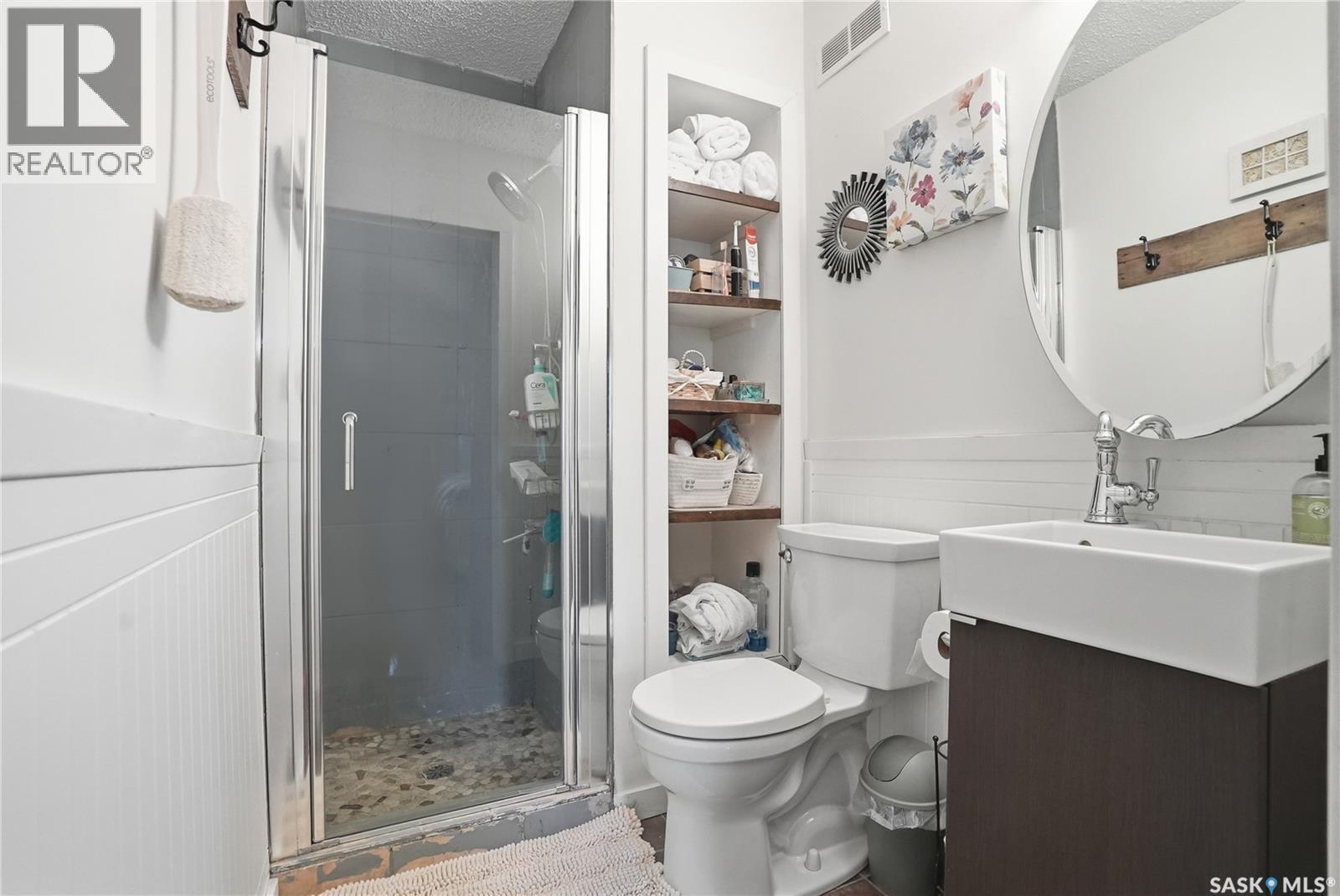 606 Hogg Crescent, Saskatoon, SK - Indoor Photo Showing Bathroom