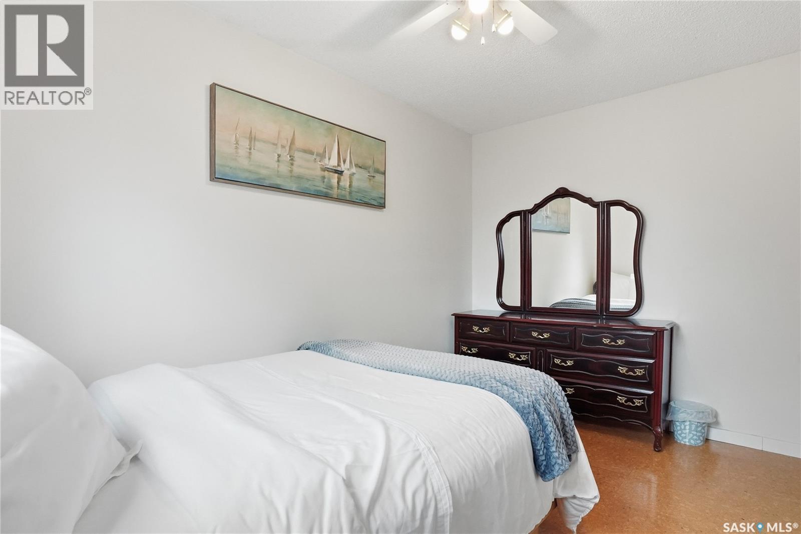 606 Hogg Crescent, Saskatoon, SK - Indoor Photo Showing Bedroom