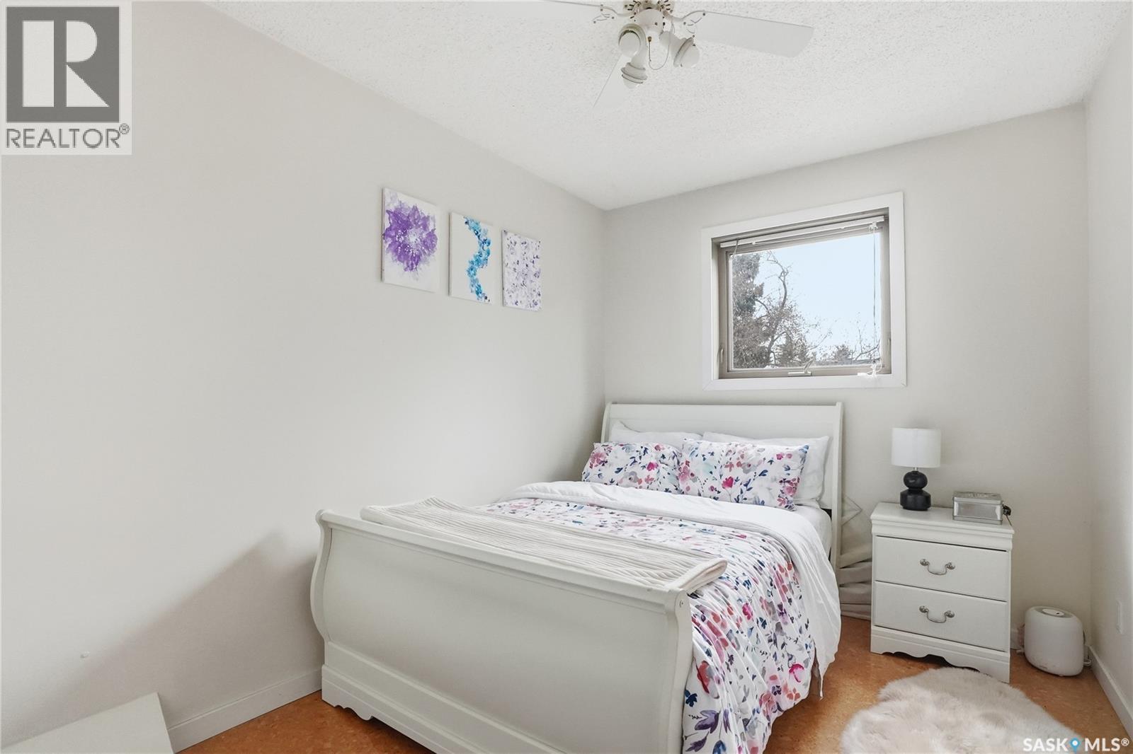 606 Hogg Crescent, Saskatoon, SK - Indoor Photo Showing Bedroom