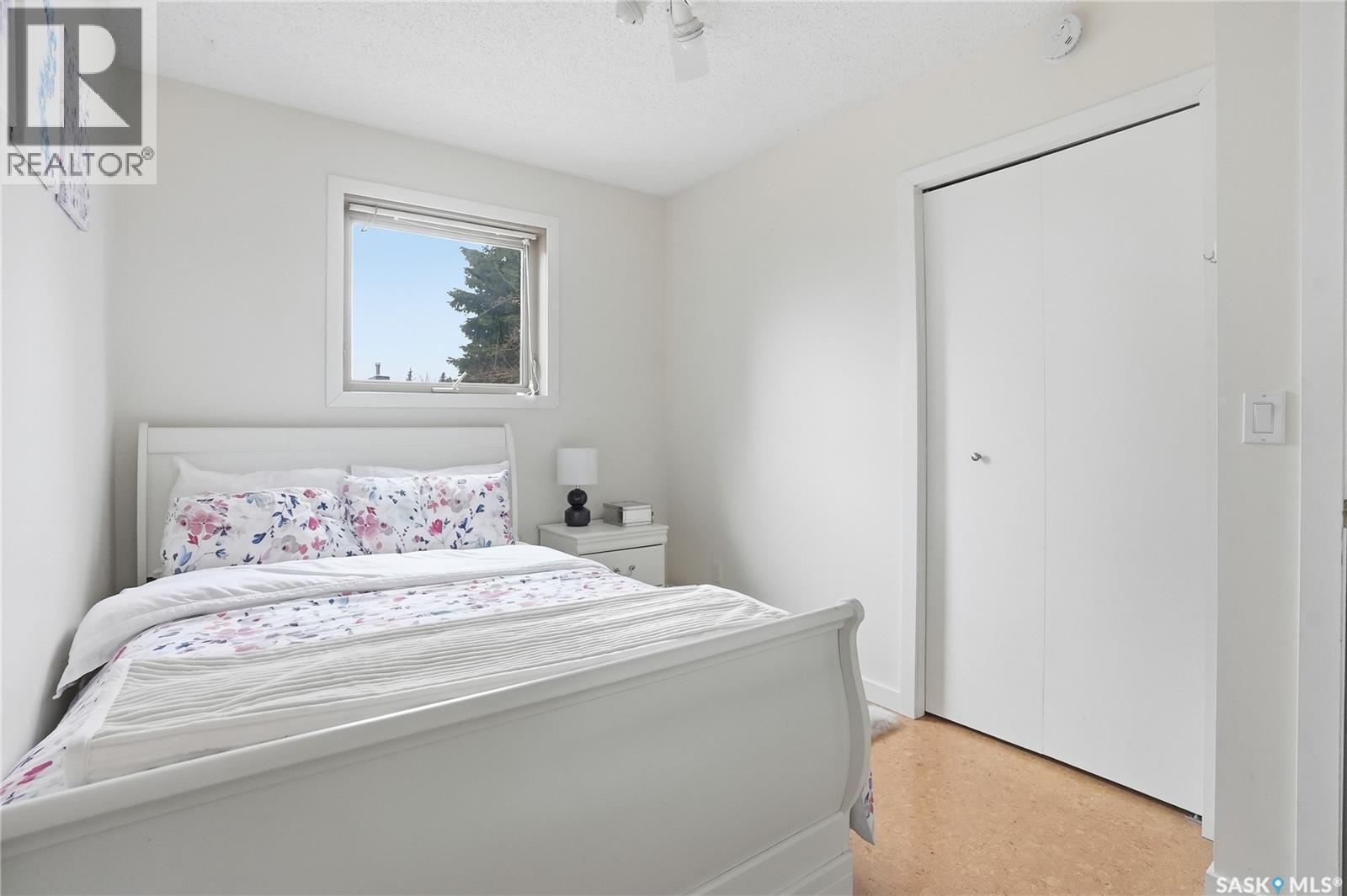 606 Hogg Crescent, Saskatoon, SK - Indoor Photo Showing Bedroom
