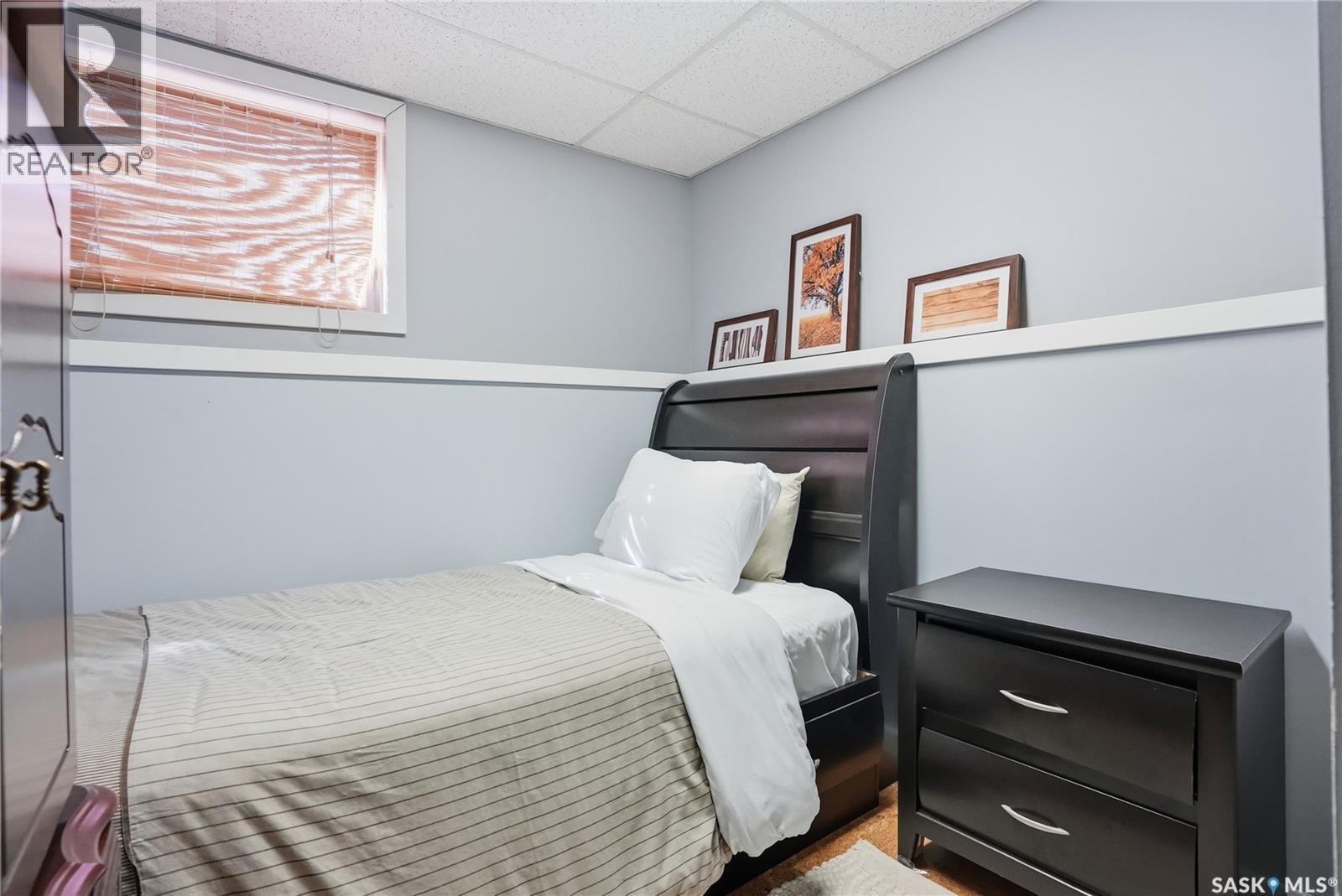 606 Hogg Crescent, Saskatoon, SK - Indoor Photo Showing Bedroom