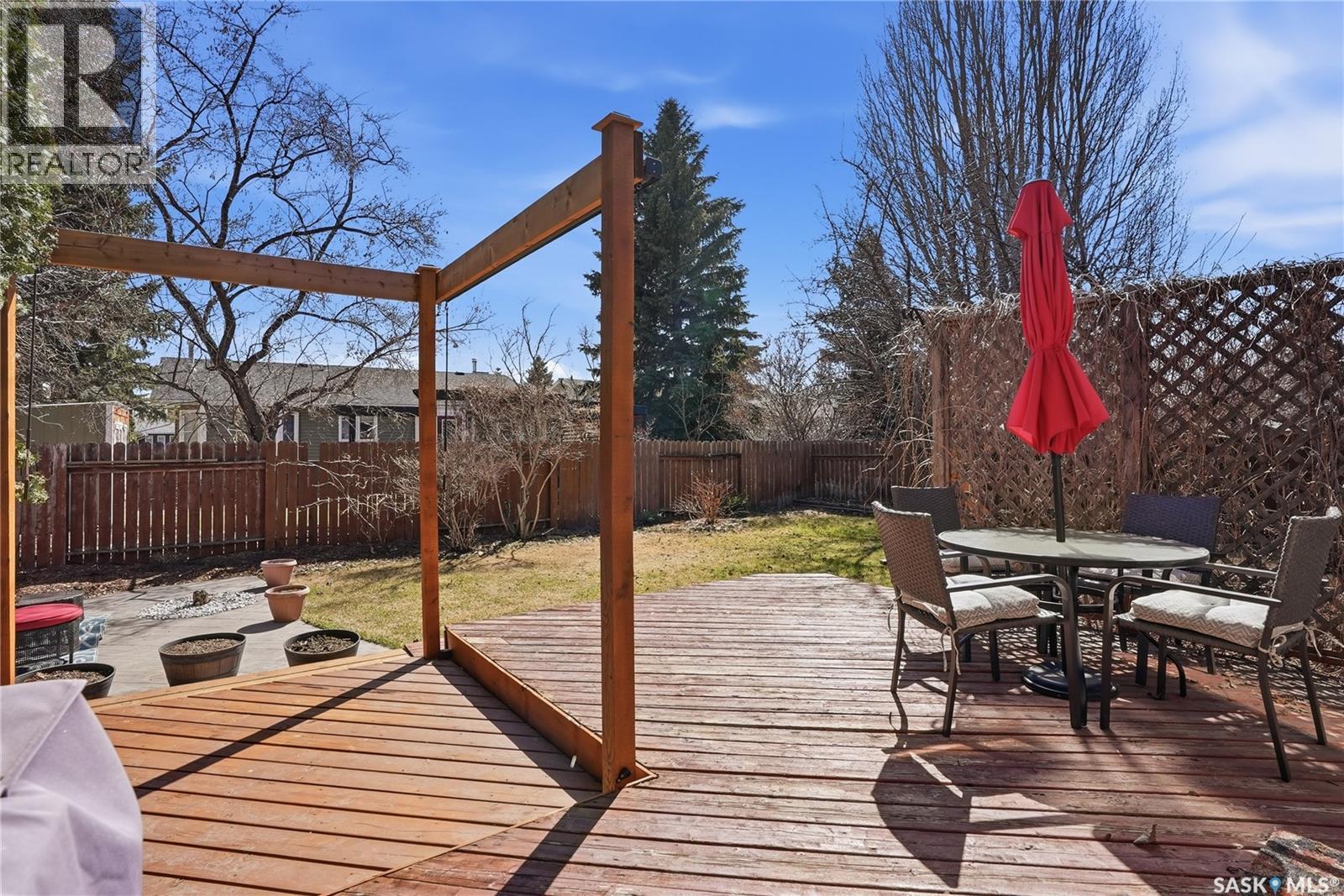 606 Hogg Crescent, Saskatoon, SK - Outdoor With Deck Patio Veranda