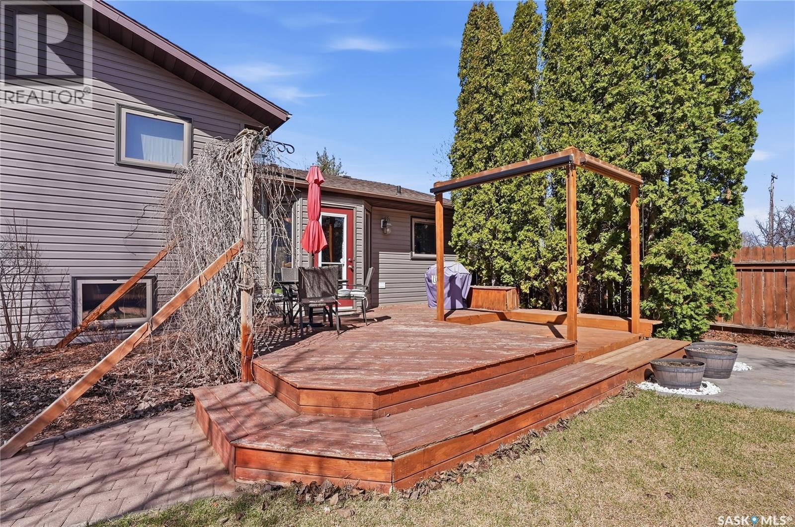 606 Hogg Crescent, Saskatoon, SK - Outdoor With Deck Patio Veranda