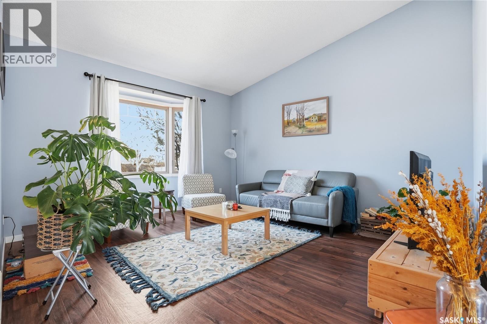 606 Hogg Crescent, Saskatoon, SK - Indoor Photo Showing Living Room