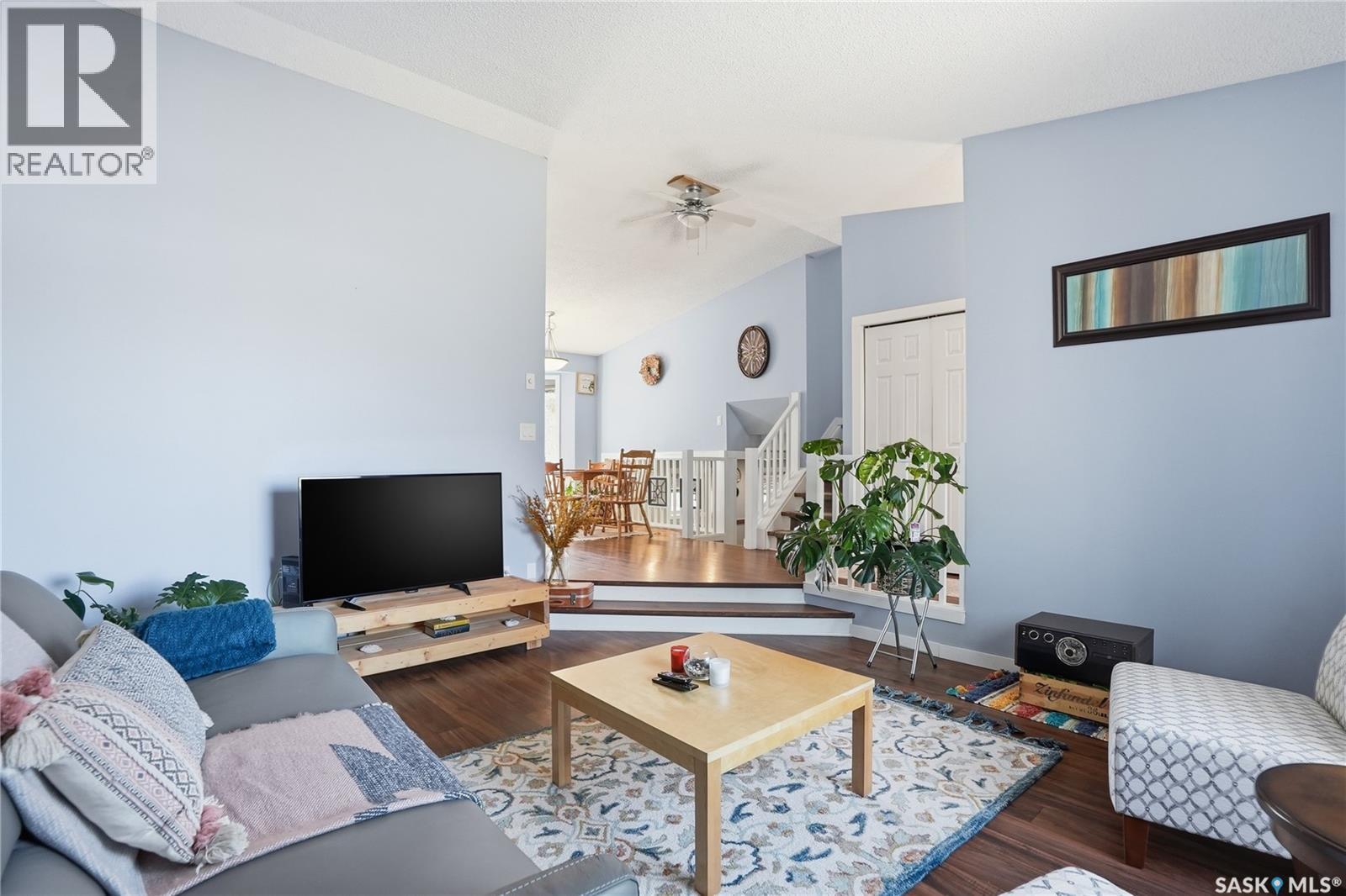 606 Hogg Crescent, Saskatoon, SK - Indoor Photo Showing Living Room