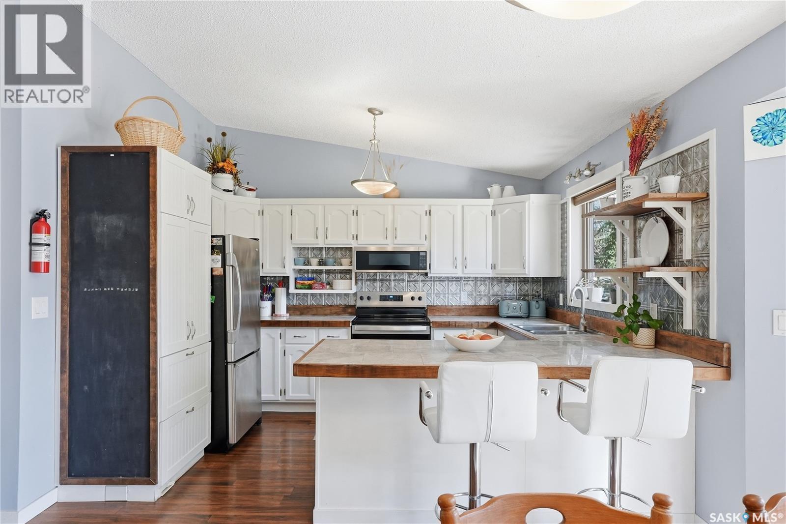 606 Hogg Crescent, Saskatoon, SK - Indoor Photo Showing Kitchen