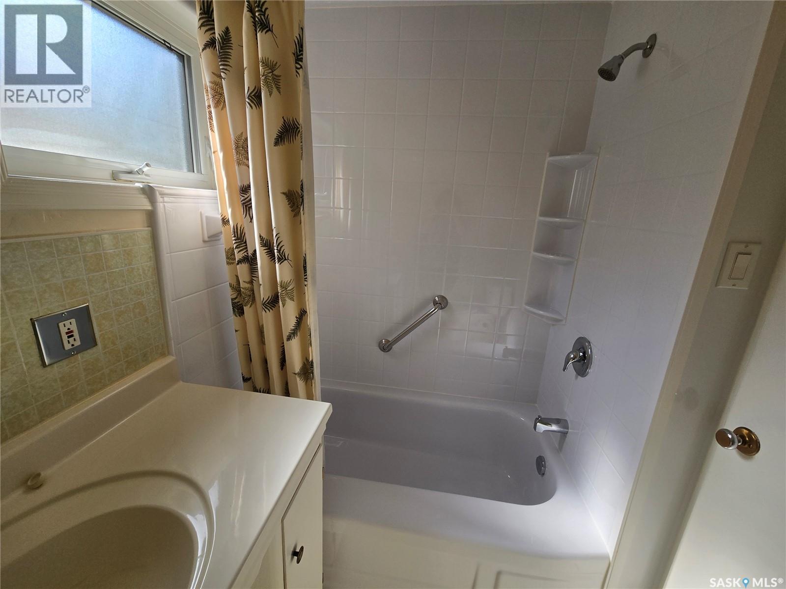 706 Main Street, Kipling, SK - Indoor Photo Showing Bathroom