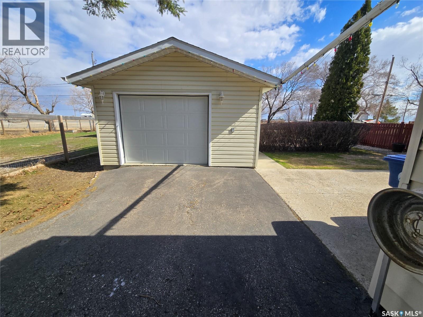 706 Main Street, Kipling, SK - Outdoor