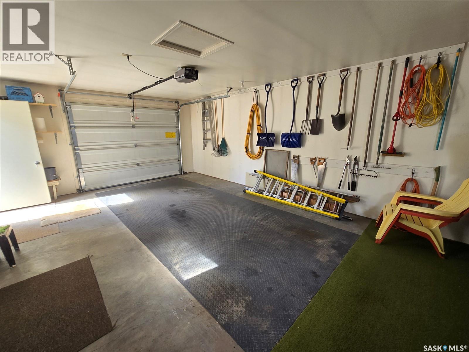 706 Main Street, Kipling, SK - Indoor Photo Showing Garage